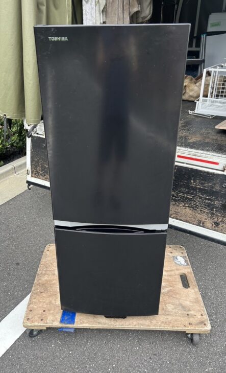 黒い家電セット】東芝 2ドア冷蔵庫 ハイセンス 5.5kg全自動洗濯機 横浜