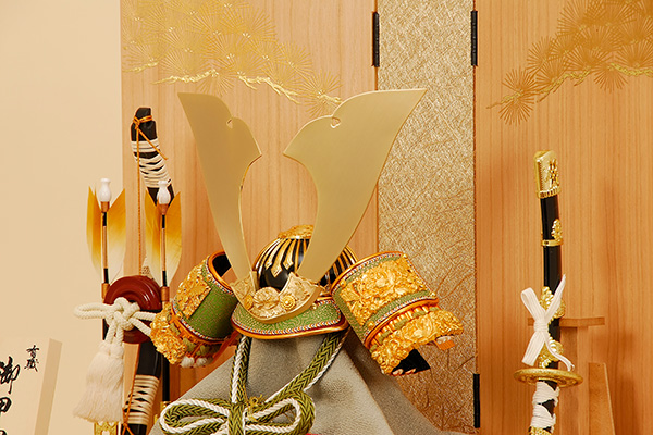 五月人形 K-30 大鍬兜 兜収納飾り｜雛人形、五月人形、羽子板、破魔矢