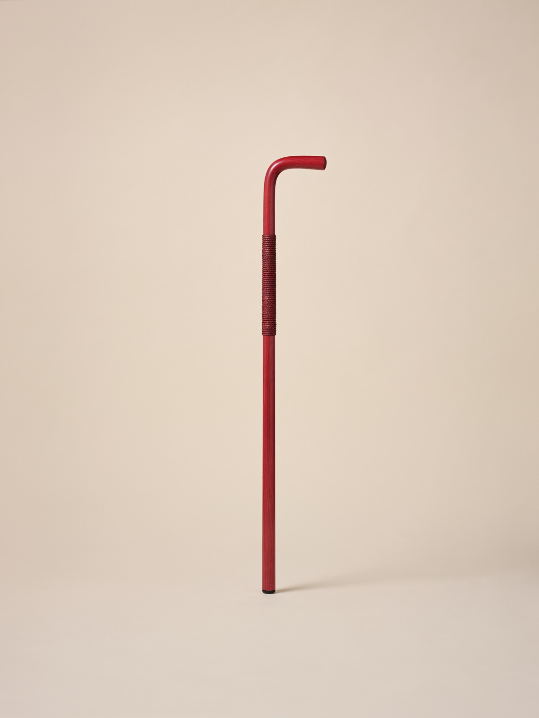 カリモク家具、ミラノデザインウィーク発の企画から杖の製品化