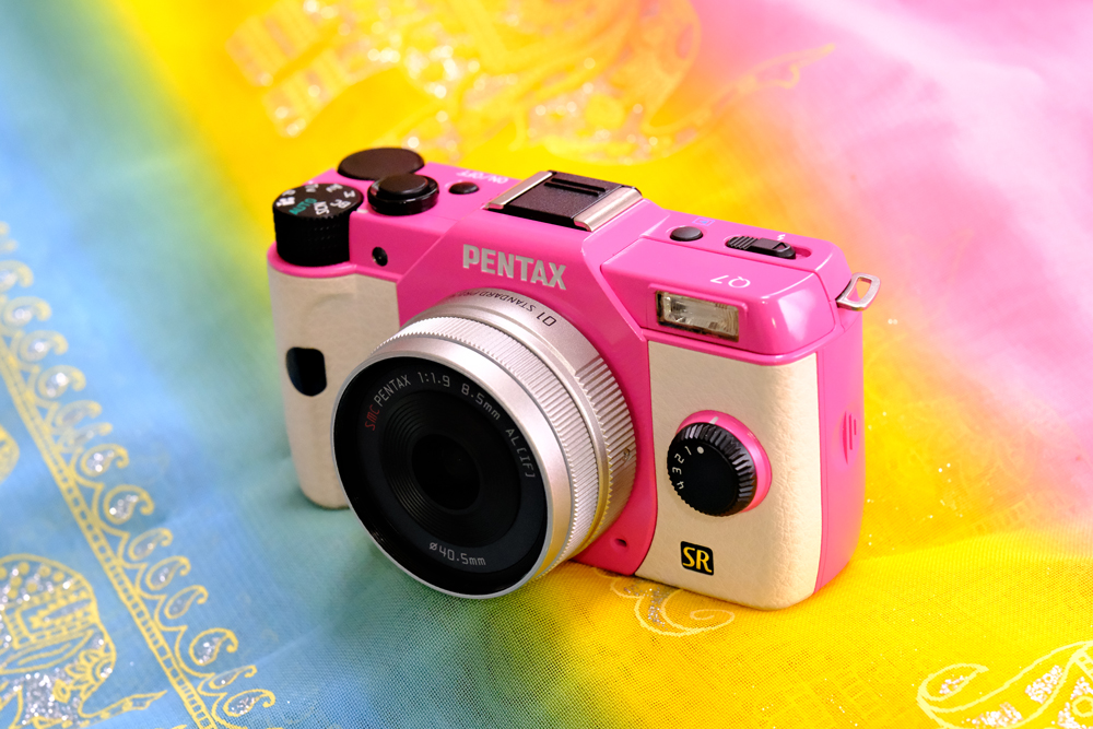 ペンタックスらしさ満載！手のひらサイズの3代目ナノ一眼「PENTAX Q7