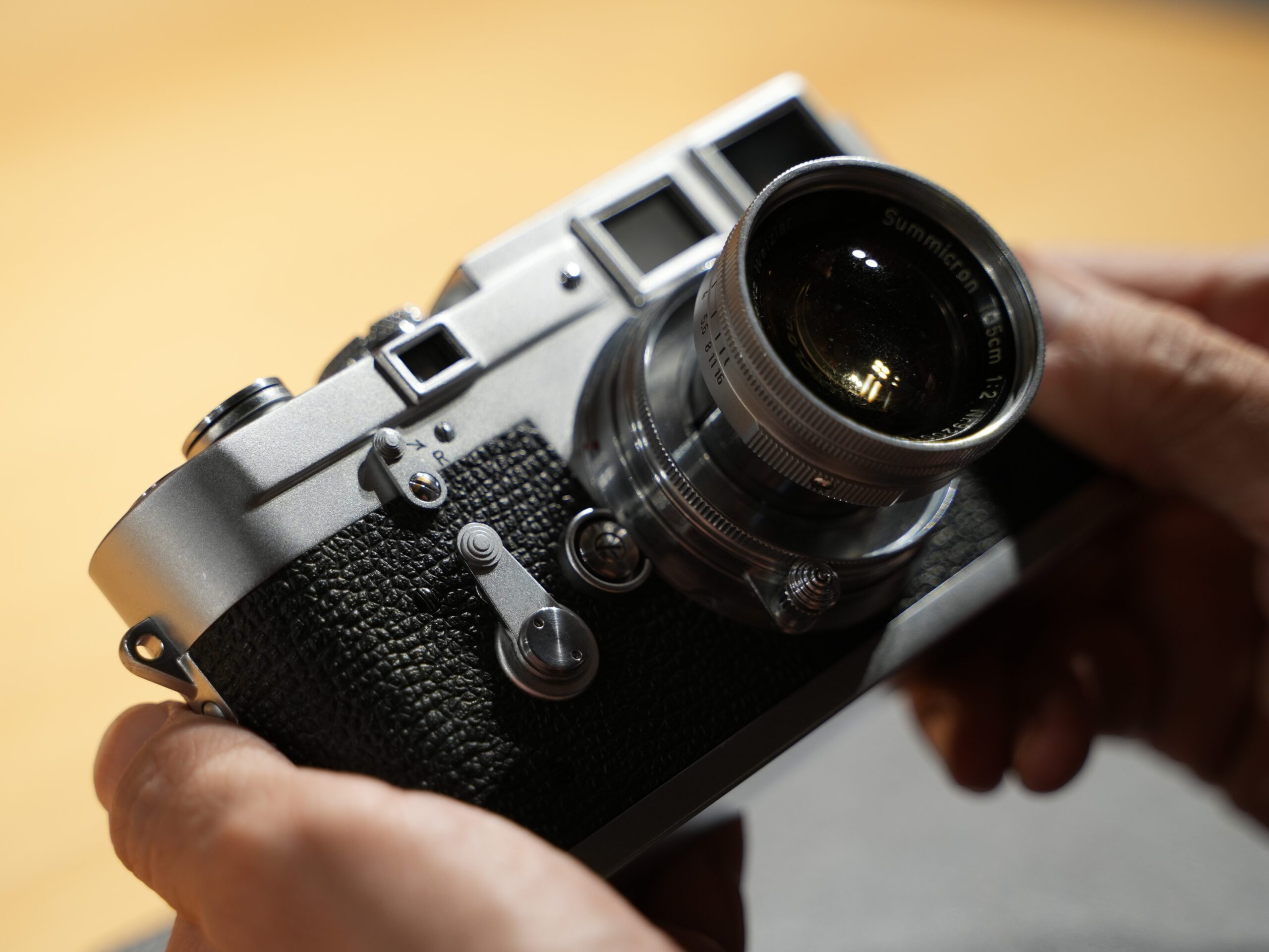 新宿 北村写真機店のカウンターで、お薦めライカを味わい尽くす｜ Vol