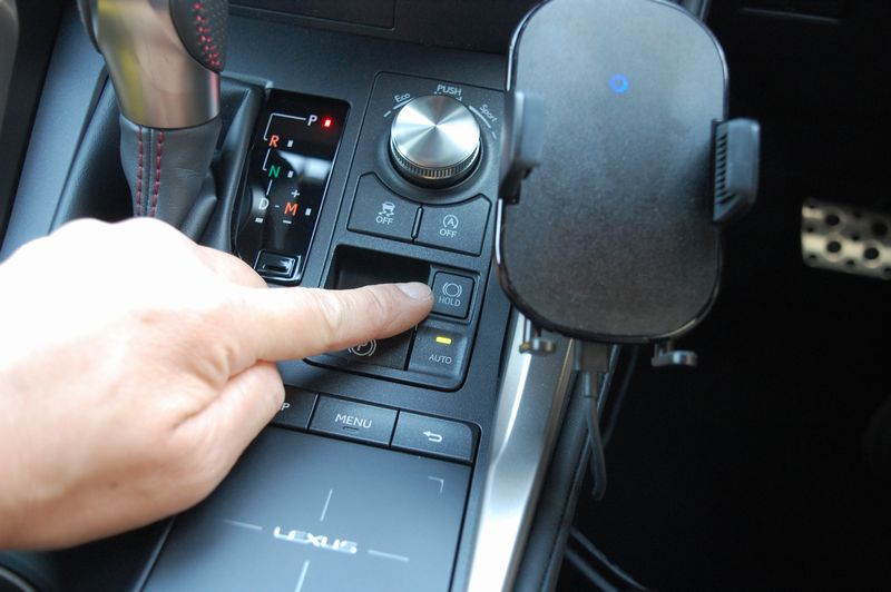 レクサス NXにアクティブブレーキホールドキットを取り付けました