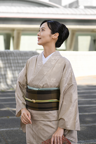 銀座【着物4226】本場白大島紬 単衣 花唐草文（反端 証紙付） – 銀座