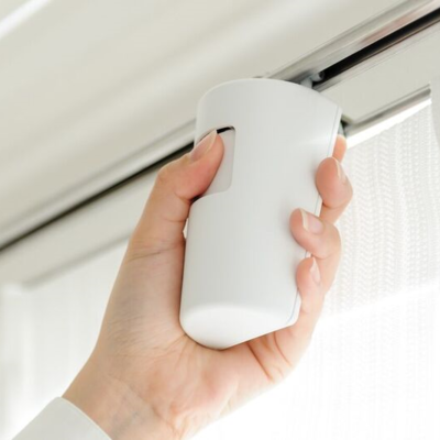 世界初！スマホ連動型カーテン自動開閉機 めざましカーテン「mornin'＋