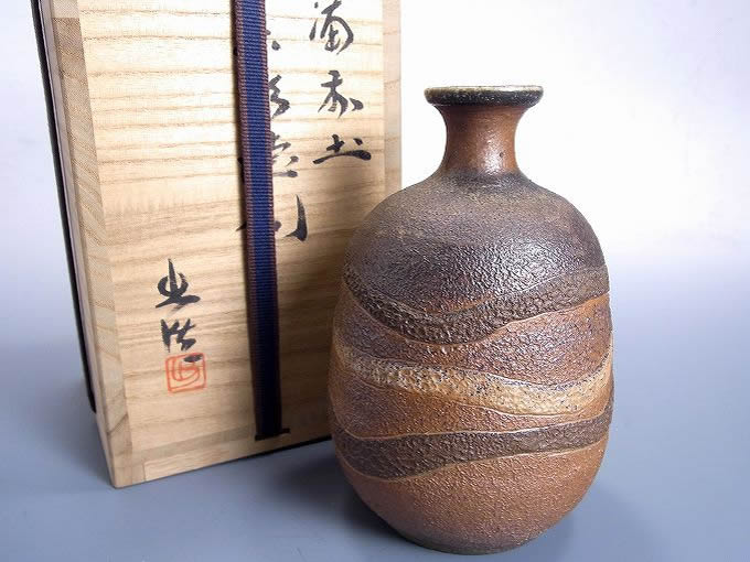 山本出（備前焼）の出彩徳利 | 東京世田谷の買取専門店くらしのくら