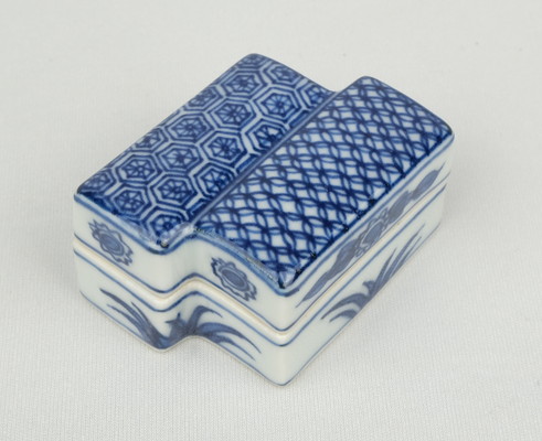 栗山園オンライン通販部 / 【出物】 祥瑞写拍子木香合 西村徳泉