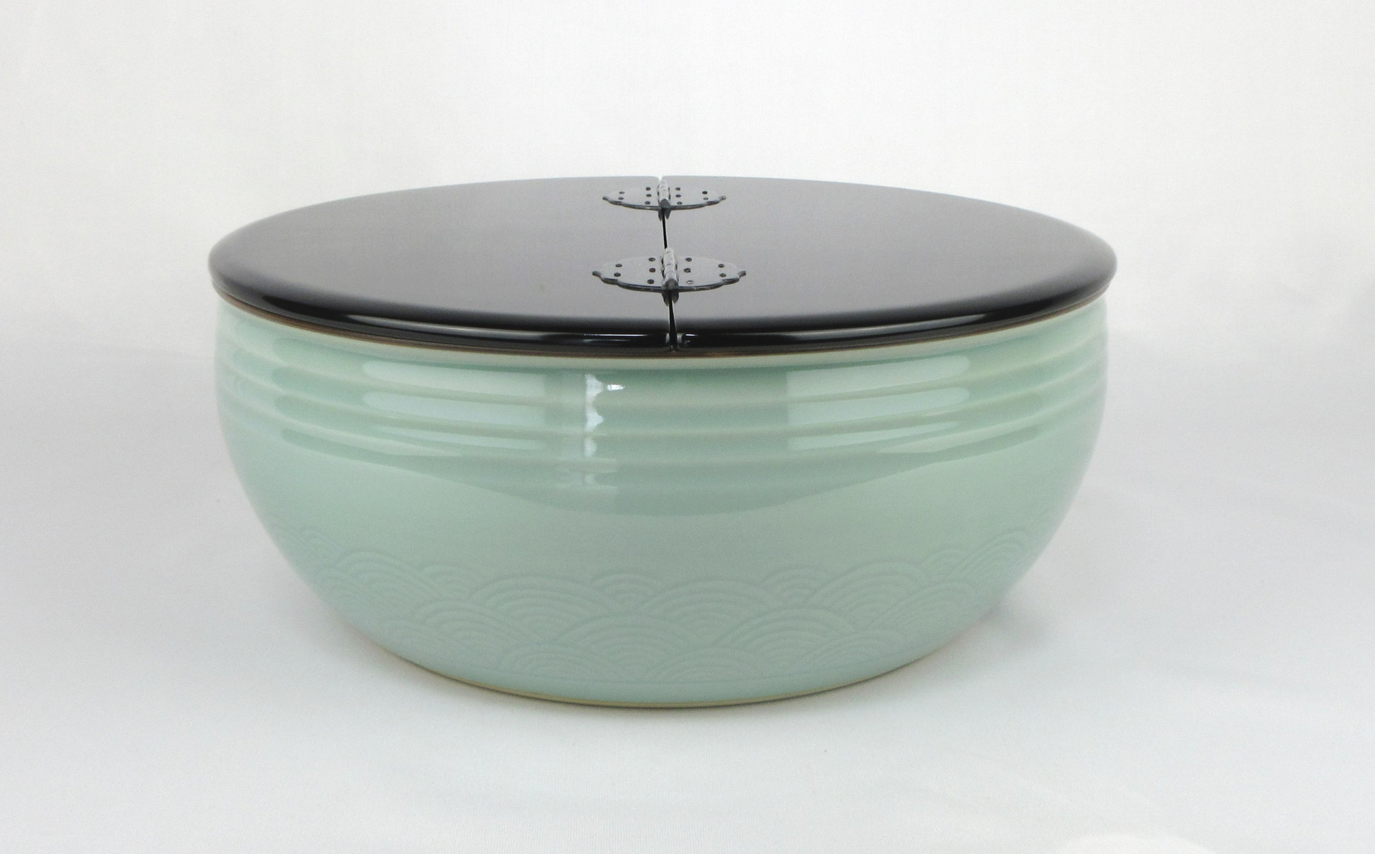 栗山園オンライン通販部 / 【出物】 青磁鯉文平水指 玉堂窯