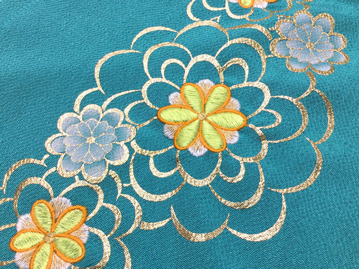 Wa de Modern】正絹帯揚げ 菊 刺繍 青 日本製 振袖 メール便 - きもの