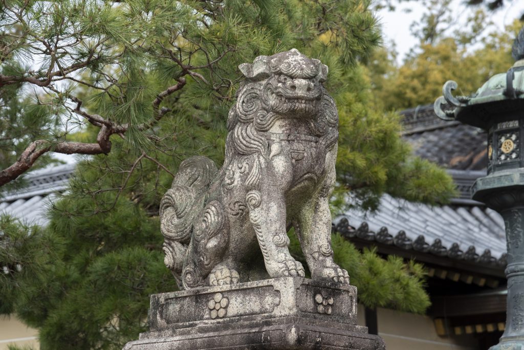 狛犬】狛犬の基礎知識 ｜ コラム－石彫刻 ｜ 京都の石屋〔石茂〕芳村石材店