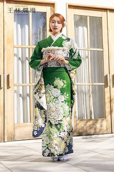 No.244 【新品振袖/京友禅】【白】お祝いを表す熨斗柄が白地に描かれ