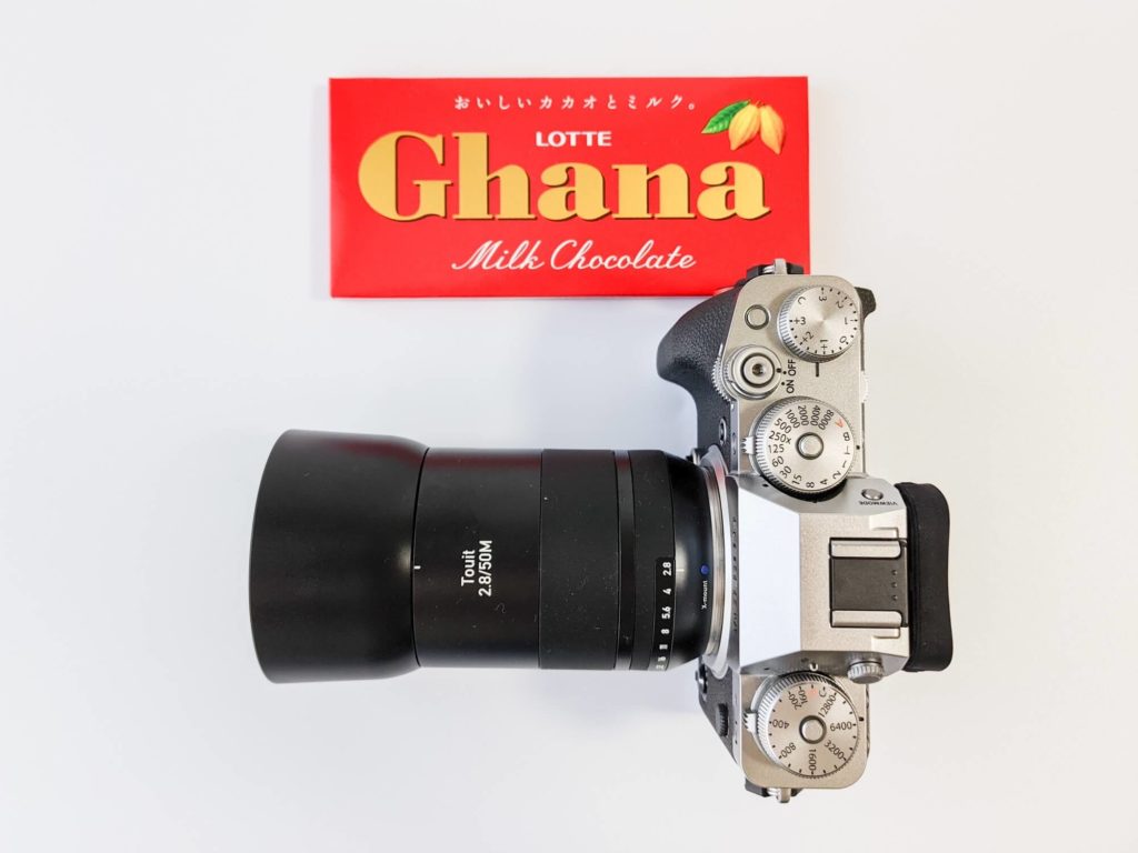 軽快に撮影できるXマウントのマクロレンズ。 Carl Zeiss「Touit 2.8