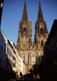 フランクフルト 世界遺産ケルン大聖堂に感激! ケルン&リンブルク1日