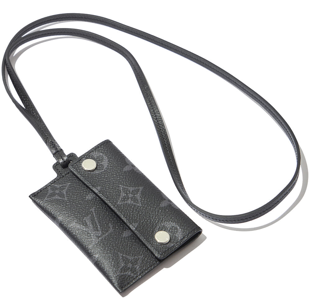 連載「憧れの逸品」No.349 ネックストラップを小さなバッグにしたルイ