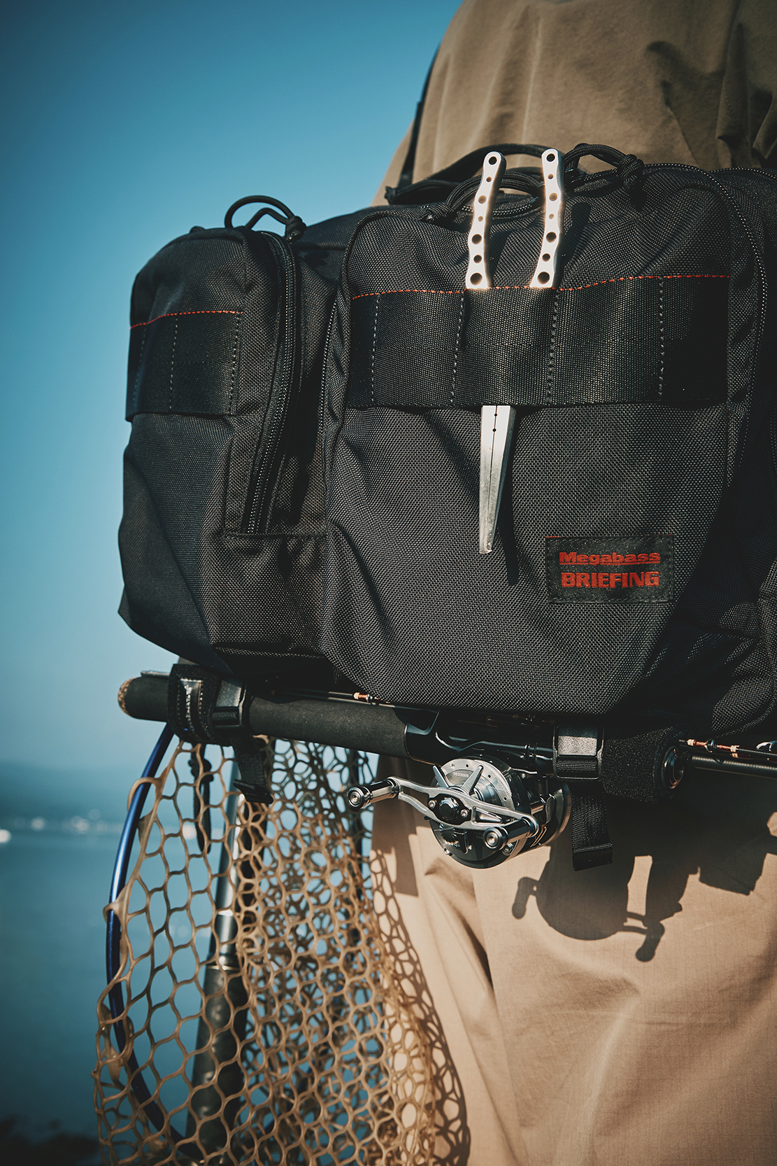 メガバスとブリーフィングが初コラボ。ギアホリックも唸る機能性抜群の