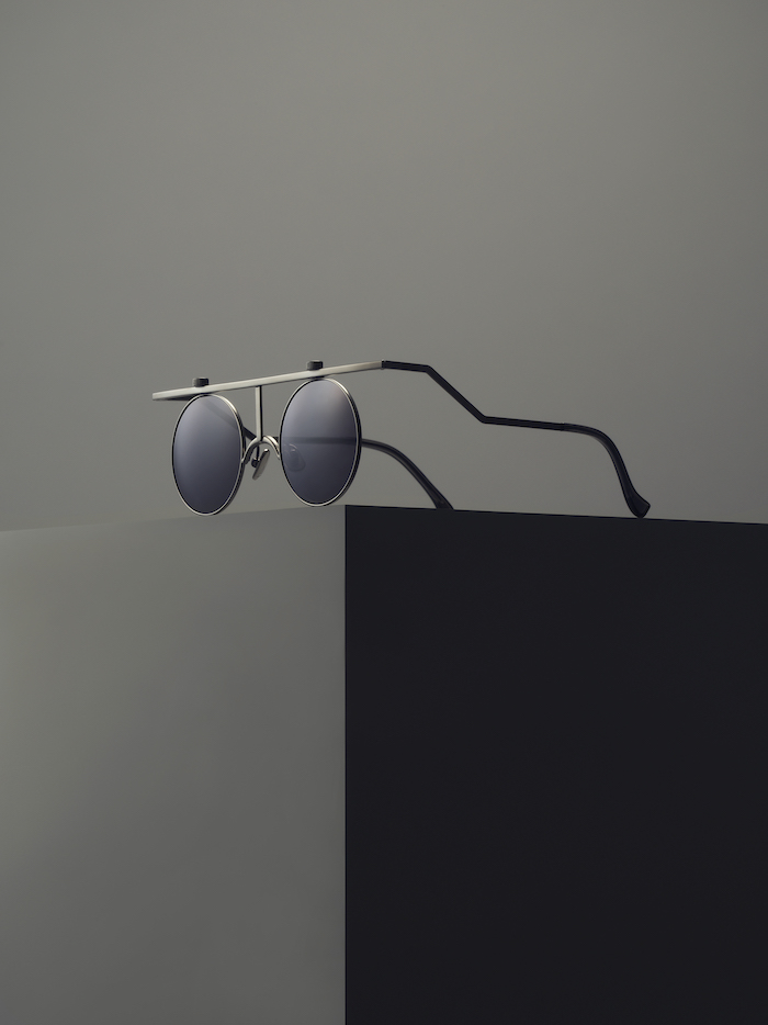 イッセイ ミヤケ アイズのIM-101。特徴的なデザインのサングラスに