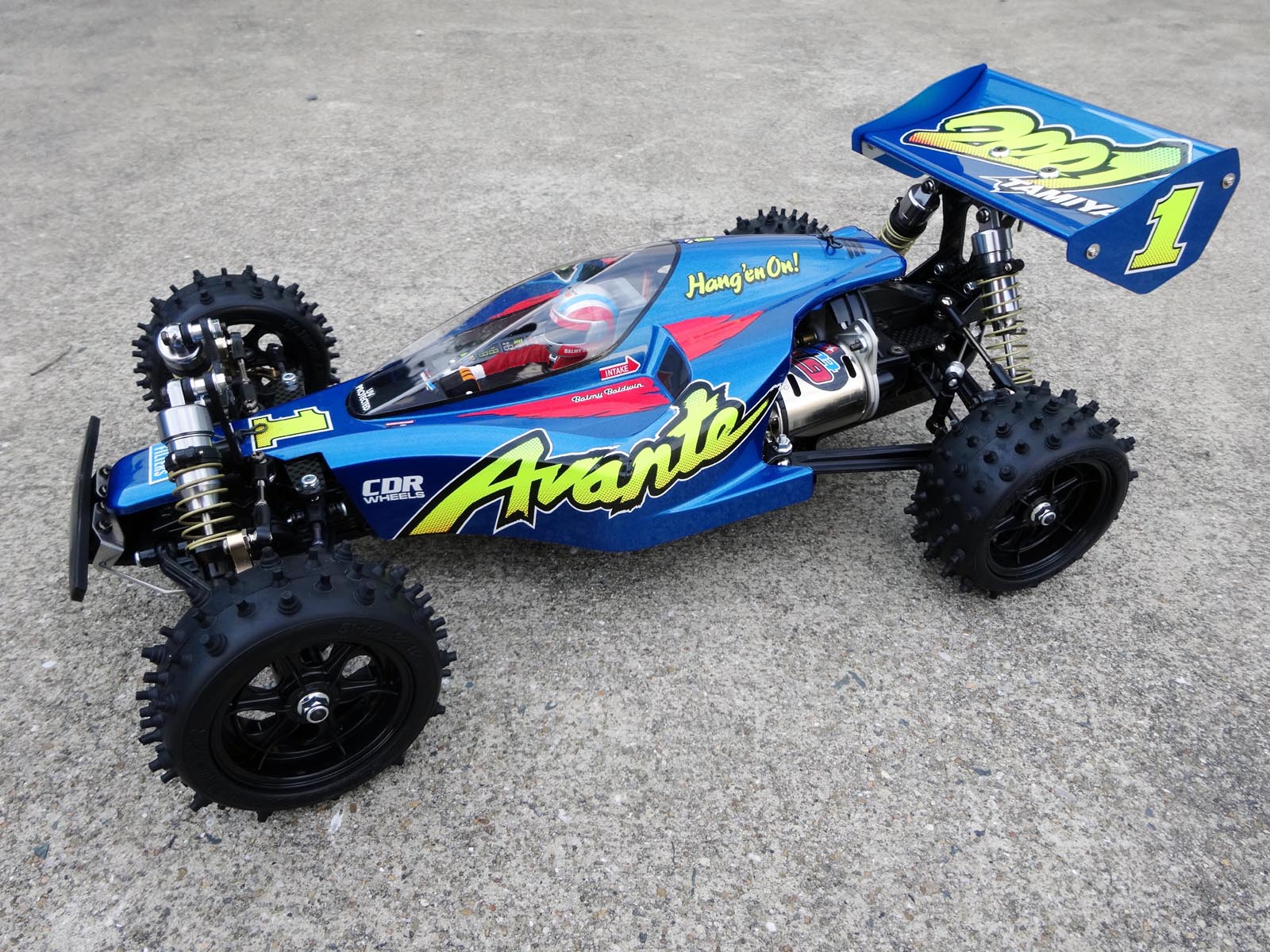 アバンテ2001のボディを塗装した