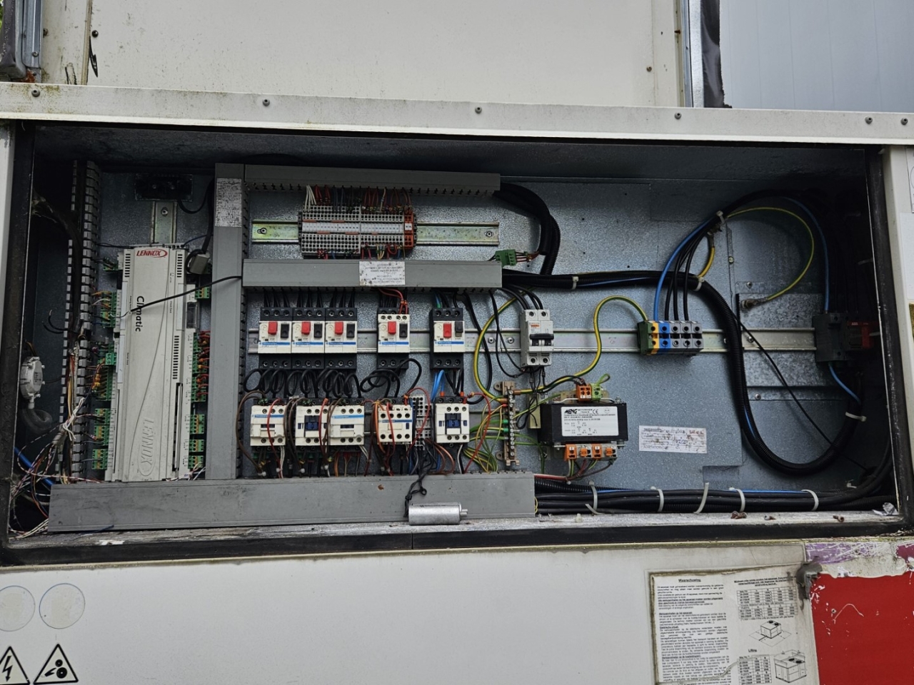 Used Lennox BAC055 SNM air-cooled rooftop unit Freon | HOS BV