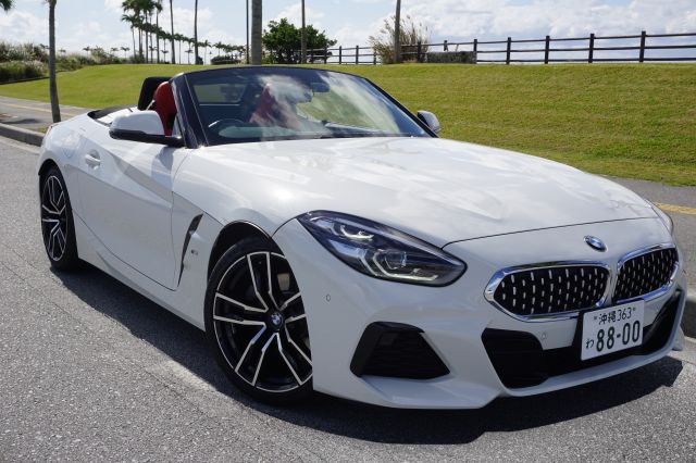 ホワイトオープンカー 2人乗り 日本未発売 bratz 廃版 スポーツカー