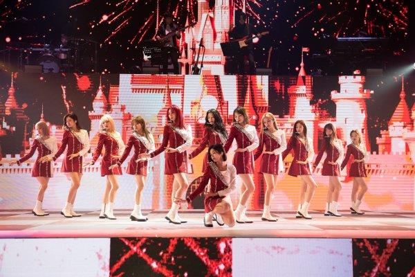 IZ*ONE Keeps The Magic Alive With 