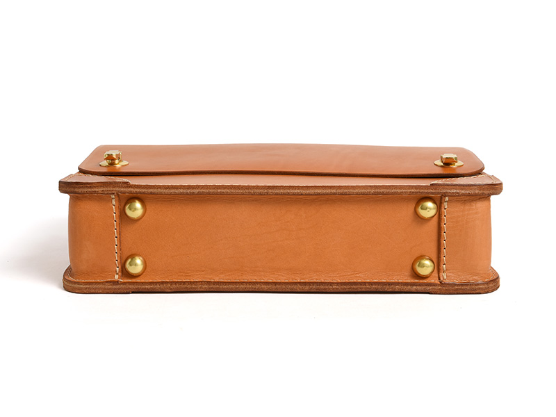 厚い革で丈夫に仕上げたシンプルな丸台おこしブリーフケース / 革鞄の