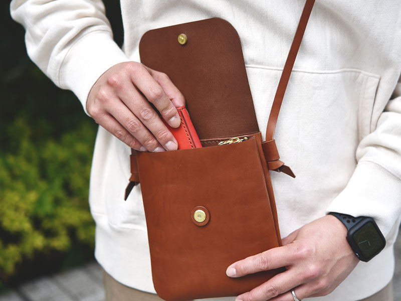 大人から子どもまで使える2部屋サコッシュ / 革鞄のHERZ(ヘルツ)公式通販