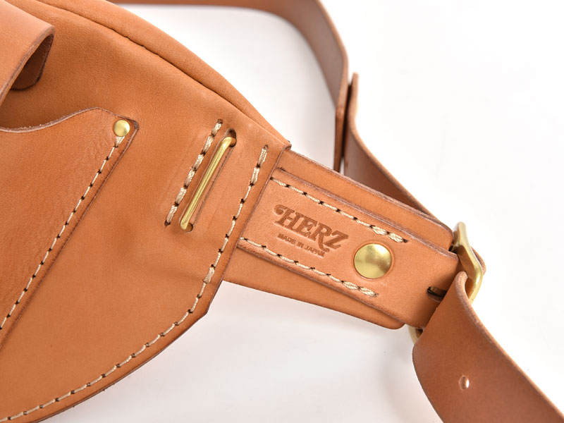 身体に沿う作りと立体的で大容量のボディバッグ / 革鞄のHERZ(ヘルツ