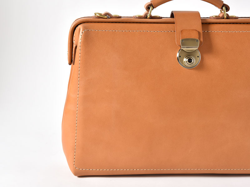 盤面に樹脂版を入れた3wayソフトダレスバッグ / 革鞄のHERZ(ヘルツ