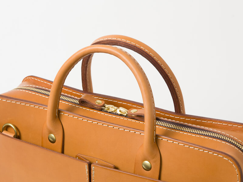 前後面に大きなポケットが付いた人気の総革2wayビジネスバッグ / 革鞄