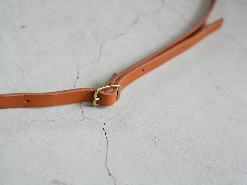 フラットでシンプルなファスナーショルダーバッグ / 革鞄のHERZ(ヘルツ