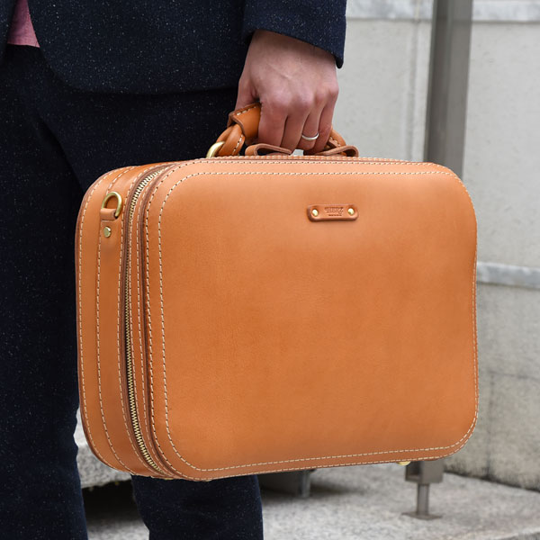 トランクの使いやすさを備えた2wayファスナービジネスバッグ / 革鞄の