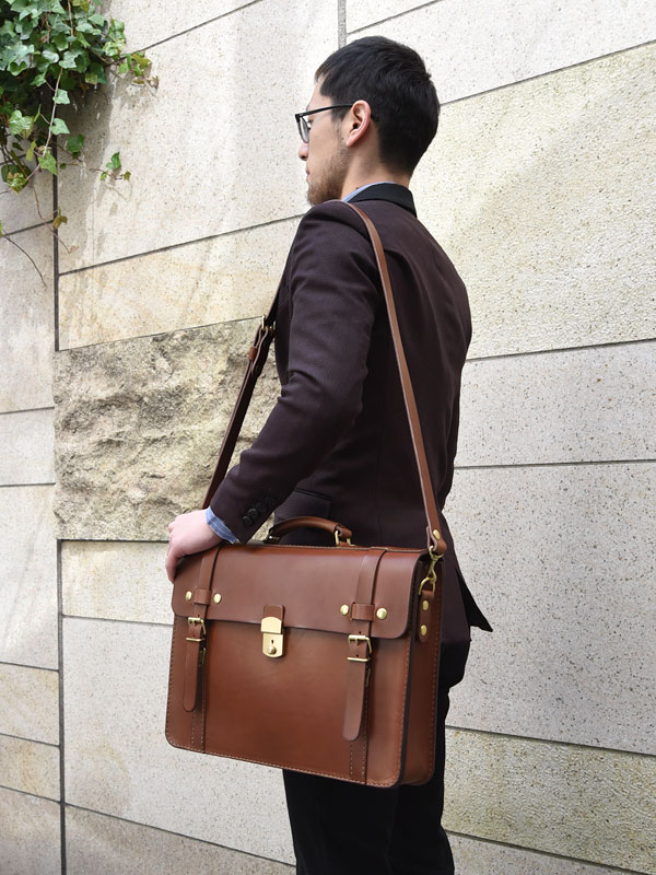 安心の3点留めで書類を運ぶ本革の2wayブリーフケース / 革鞄のHERZ