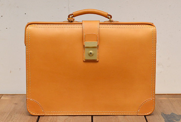 薄マチタイプでスマートな本革ダレスバッグ / 革鞄のHERZ(ヘルツ)公式通販