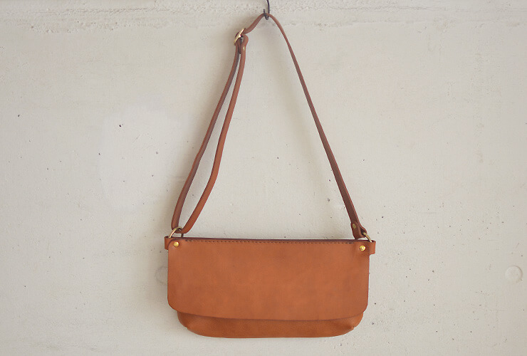 旅で使う鞄として考案したイタリアンレザーのボディバッグ / 革鞄の