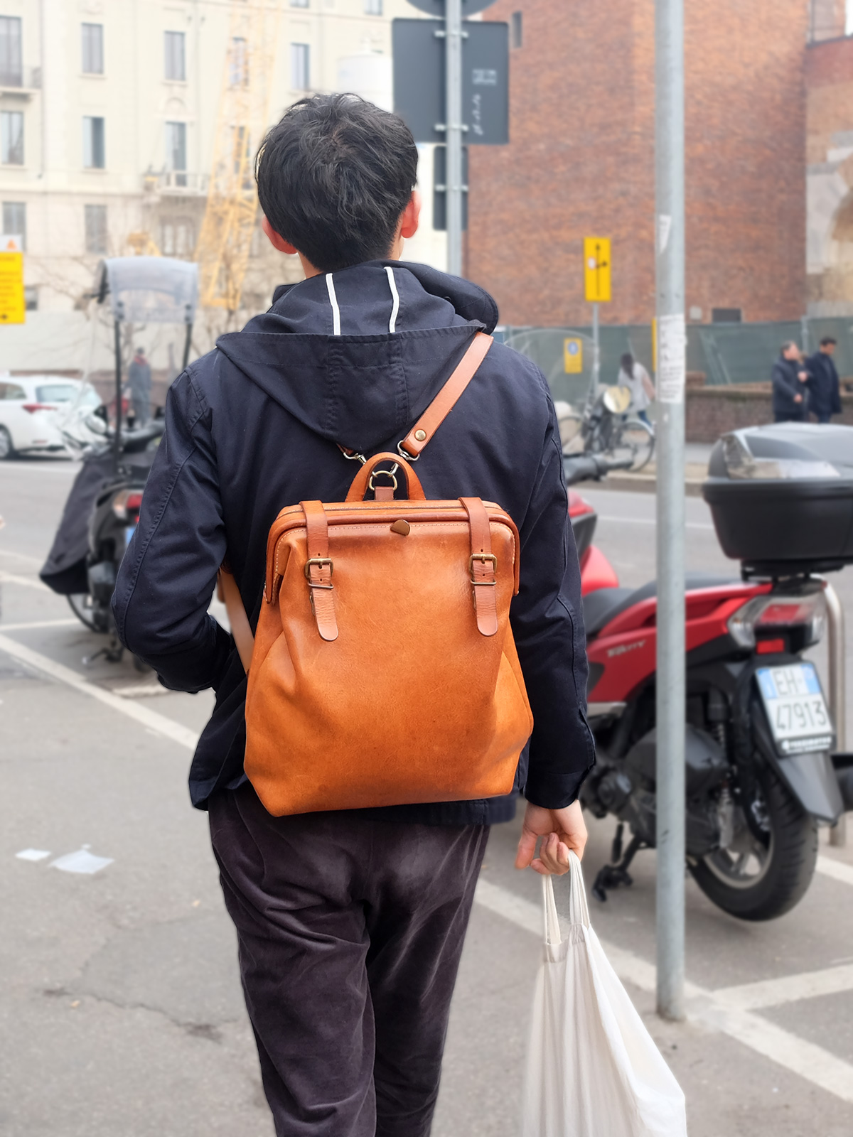 がま口リュックで一番人気のラックスリュック / 革鞄のHERZ(ヘルツ