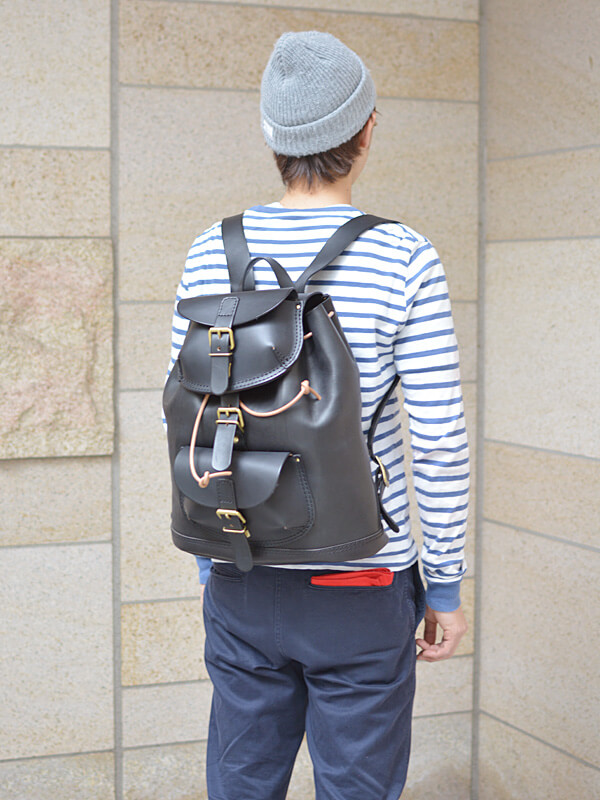 ハードレザーで豪快に仕上げた迫力のリュックサック / 革鞄のHERZ