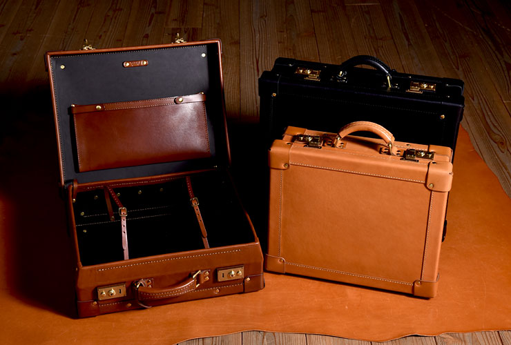 アンティークでレトロな本革のレザートランク / 革鞄のHERZ(ヘルツ
