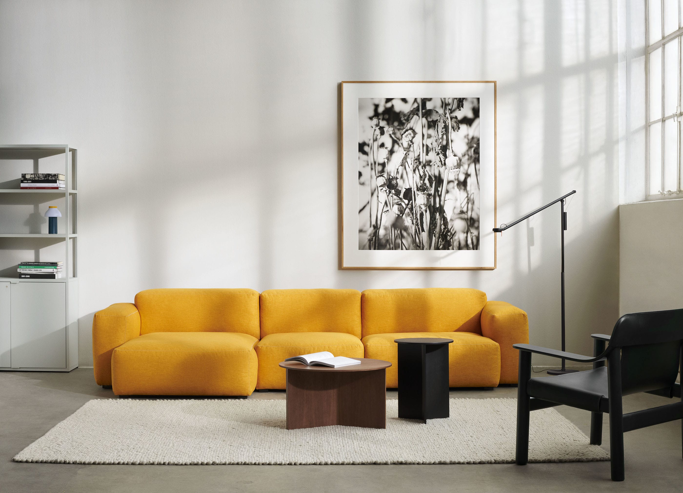 SLIT TABLE WOOD XL / Φ65 x H35.5 cm - テーブル | 【公式】HAY