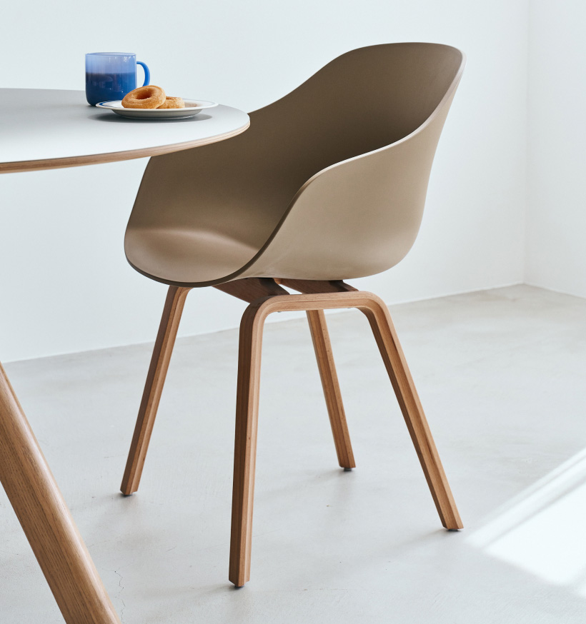 デザイン性と快適さの両立 HAYの原点”AAC チェア” | 【公式】HAY