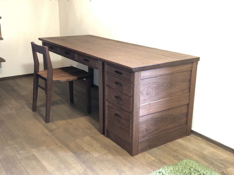 ウォールナット 書斎机（学習机の特注仕様）：ダイニングテーブルや