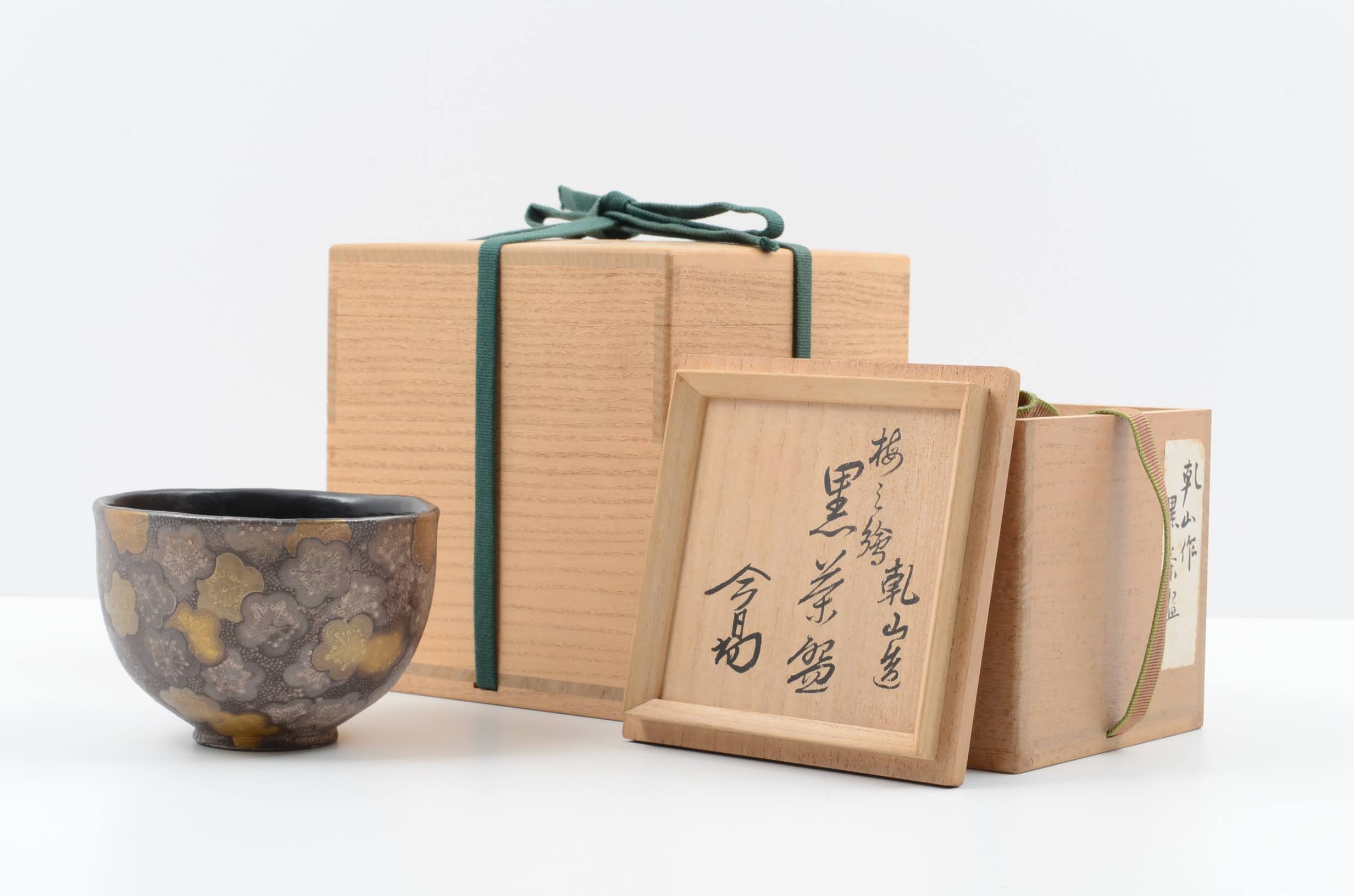 江戸時代の陶工・日本画家、尾形乾山。琳派の意匠を焼物で表現 | 古