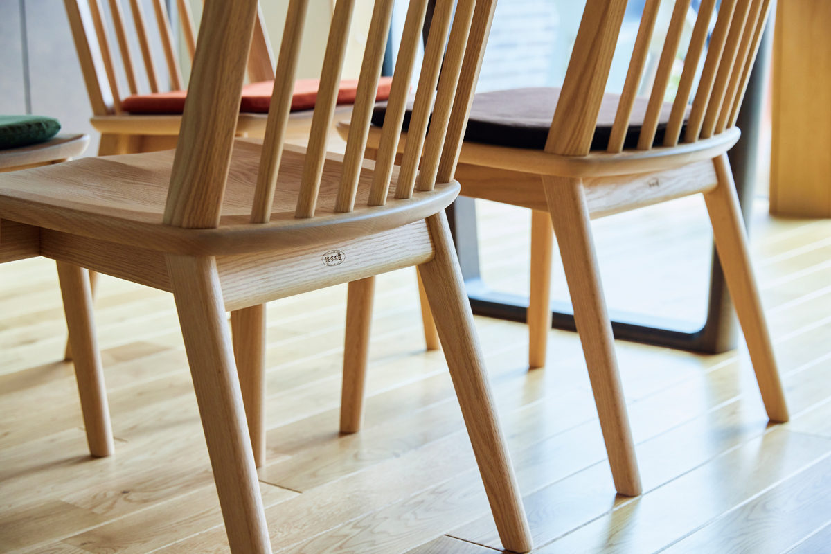 和にも洋にも馴染むシンプルモダンな快適チェア｜No.3900ダイニング