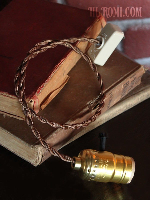 LEVITON社ターンスイッチ付アルミソケットペンダントライト金色