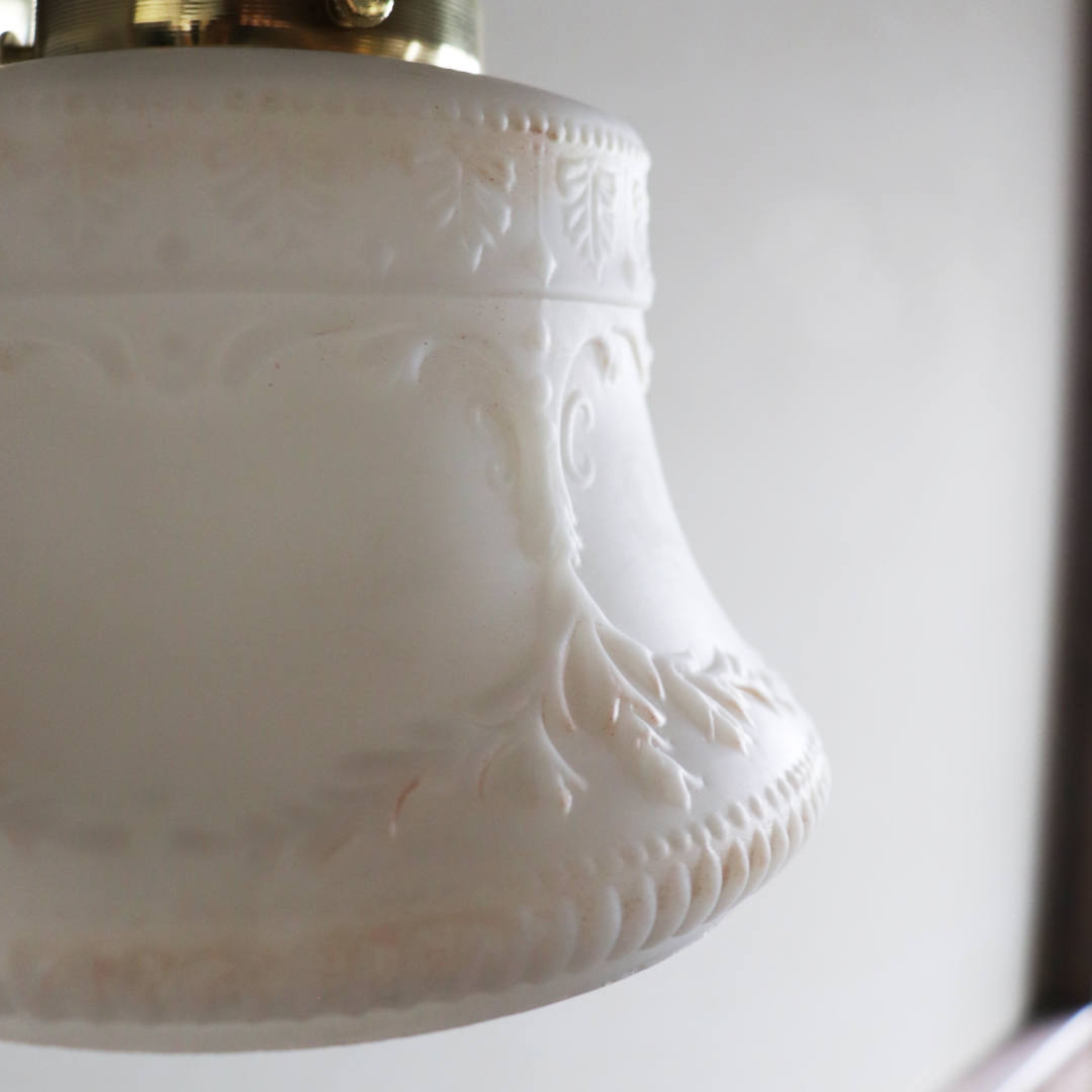 USAヴィンテージミルクガラスシェード付コロニアルブラケットライト