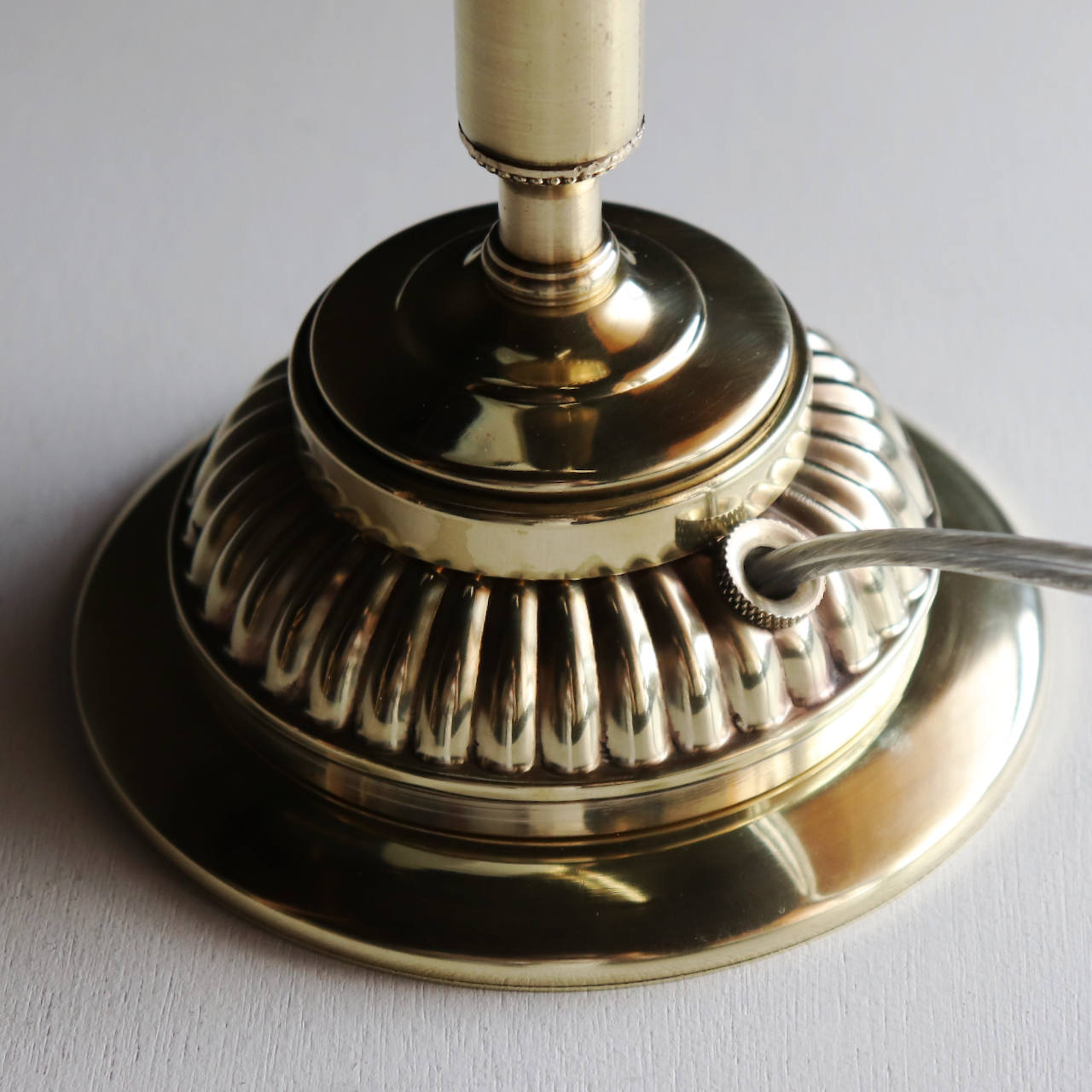 USAヴィンテージミルクガラスフリルシェード真鍮テーブルライト