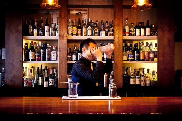 ヒトトヒトサラ｜横浜市中区相生町「カクテルバー・ネマニャ」北條智之