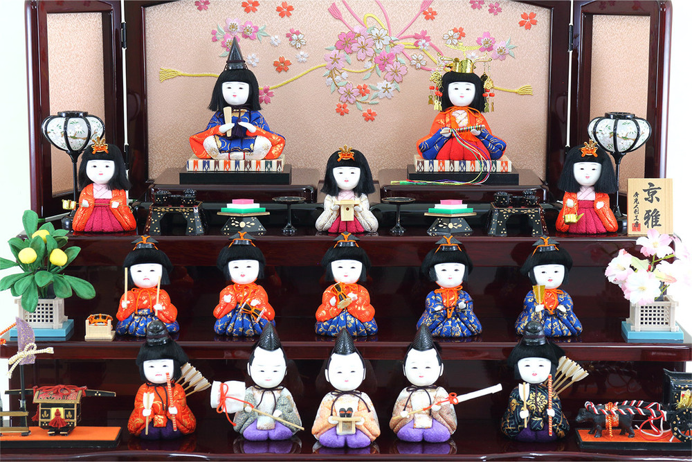 雛人形 木目込15人収納飾り【P82424】 木目の綺麗なコンパクト収納に