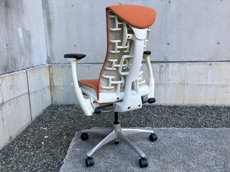 ハーマンミラー エンボディチェア オレンジ 中古 Herman Miller Embody