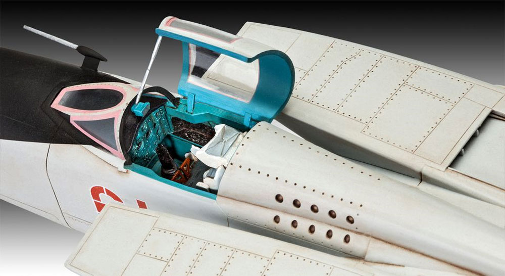 レベル MiG-25 RBT フォックスバット B 1/48 飛行機モデル 03931