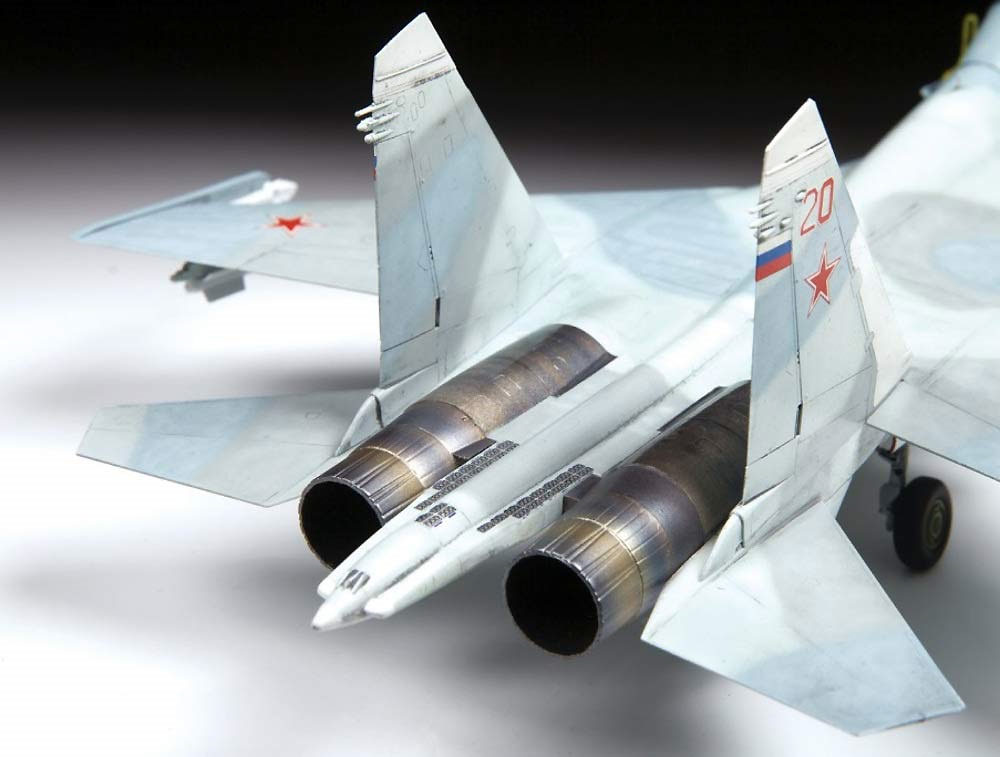 ズベズダ SU-27UB フランカー C 複座練習機 1/72 エアクラフト