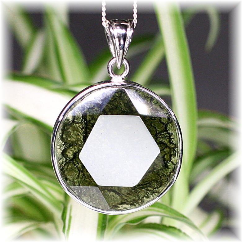 天然モルダバイトペンダントトップ（シルバー925・ヘキサゴン） - 埼玉